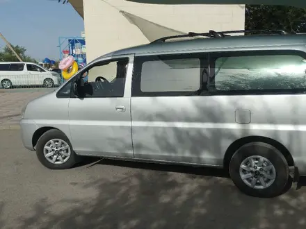 Hyundai Starex 2006 года за 3 500 000 тг. в Шаульдер – фото 2