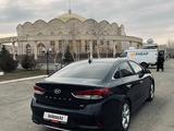 Hyundai Sonata 2018 года за 7 500 000 тг. в Уральск – фото 2