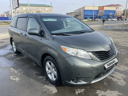 Toyota Sienna 2013 года за 11 000 000 тг. в Атырау – фото 2