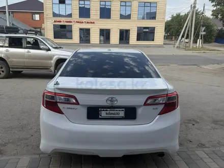 Toyota Camry 2012 года за 5 300 000 тг. в Актобе – фото 2