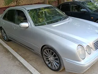 Mercedes-Benz E 320
