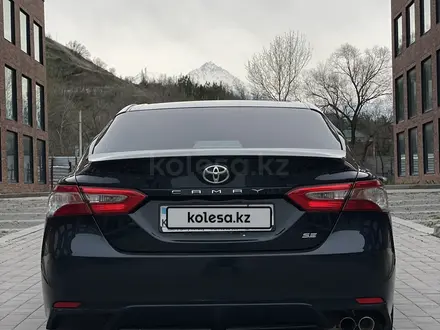 Toyota Camry 2018 года за 11 900 000 тг. в Алматы – фото 7