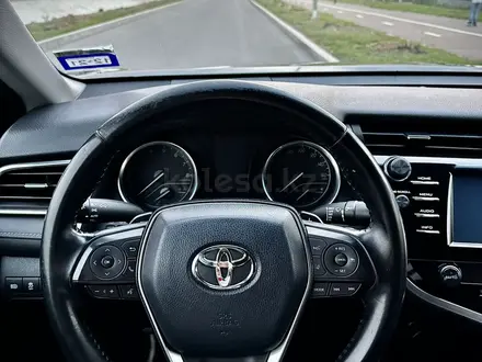Toyota Camry 2018 года за 11 900 000 тг. в Алматы – фото 19