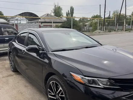 Toyota Camry 2017 года за 10 900 000 тг. в Алматы – фото 4