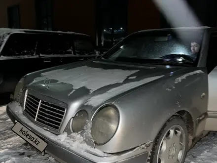 Mercedes-Benz E 230 1997 года за 900 000 тг. в Астана – фото 6