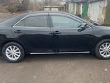 Toyota Camry 2014 года за 9 800 000 тг. в Караганда – фото 2