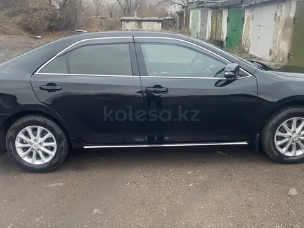 Toyota Camry 2014 года за 9 800 000 тг. в Караганда – фото 2