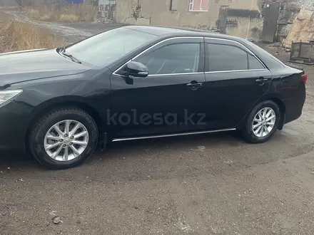 Toyota Camry 2014 года за 9 800 000 тг. в Караганда