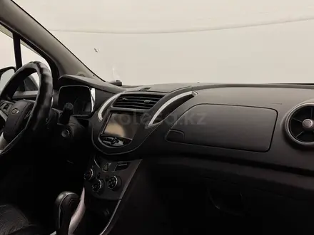 Chevrolet Tracker 2015 года за 3 760 000 тг. в Актобе – фото 15
