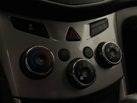 Chevrolet Tracker 2015 года за 3 760 000 тг. в Актобе – фото 19