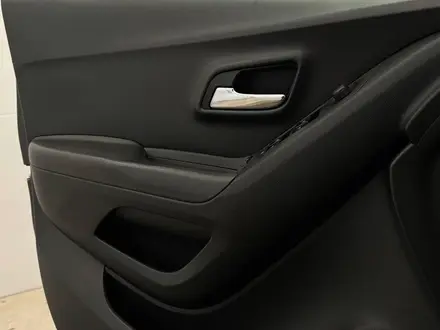 Chevrolet Tracker 2015 года за 3 760 000 тг. в Актобе – фото 23