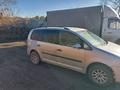 Volkswagen Touran 2003 года за 1 450 000 тг. в Щучинск – фото 4