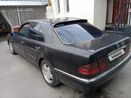 Mercedes-Benz E 280 1996 года за 2 800 000 тг. в Есик – фото 2