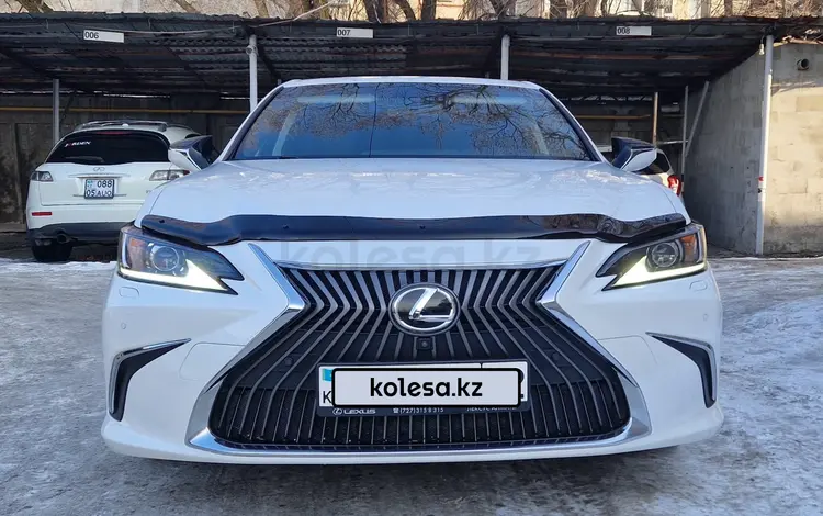 Lexus ES 250 2019 годаfor22 700 000 тг. в Алматы