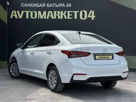 Hyundai Accent 2018 года за 6 500 000 тг. в Актобе – фото 4