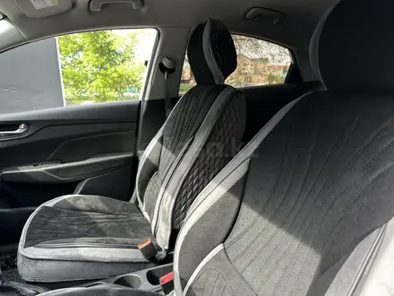 Hyundai Accent 2018 года за 6 500 000 тг. в Актобе – фото 16