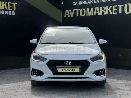 Hyundai Accent 2018 года за 6 500 000 тг. в Актобе – фото 2