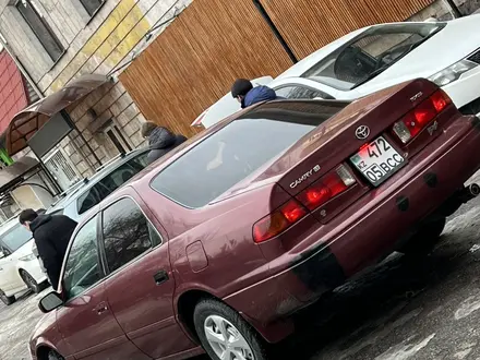 Toyota Camry 2000 года за 3 800 000 тг. в Алматы – фото 3