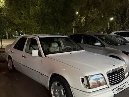Mercedes-Benz E 220 1995 года за 2 000 000 тг. в Шымкент – фото 2