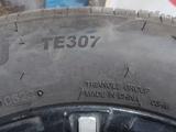 Комплект резина с дисками от ладагранта за 90 000 тг. в Темиртау – фото 3