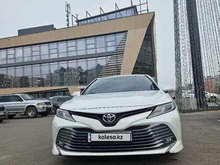 Toyota Camry 2018 года за 14 200 000 тг. в Астана