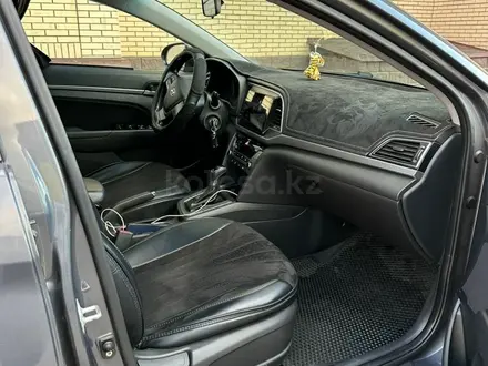 Hyundai Elantra 2018 года за 7 200 000 тг. в Караганда – фото 11