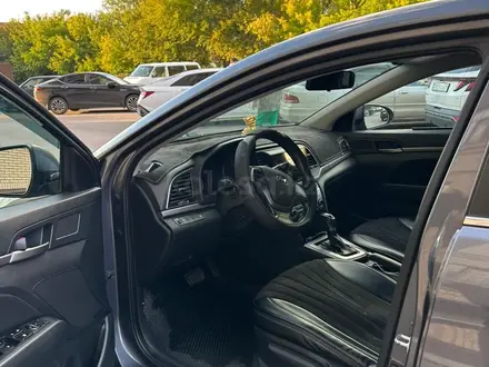 Hyundai Elantra 2018 года за 7 200 000 тг. в Караганда – фото 9