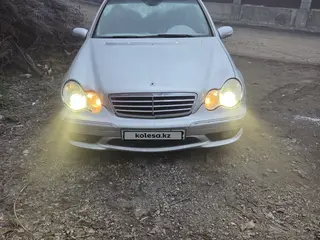 Mercedes-Benz C 230