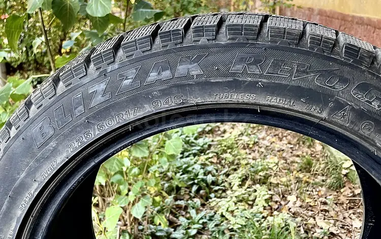 225/50 R17 BLIZZAK Зимняя резина за 100 000 тг. в Алматы