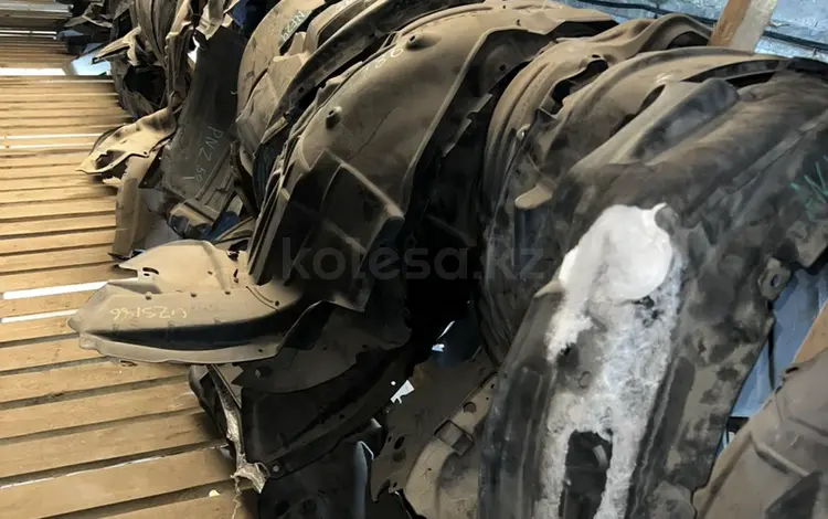 Подкрылки оригинал передние задние TOYOTA LEXUS за 1 000 тг. в Астана