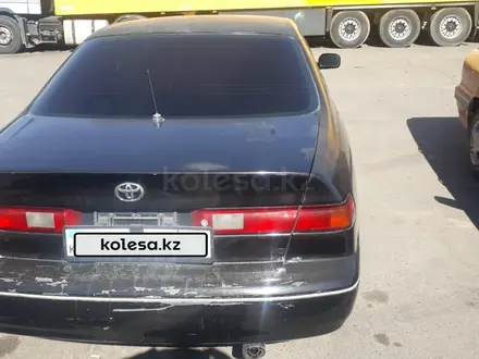 Toyota Camry 1997 года за 3 000 000 тг. в Алматы – фото 2