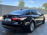 С ВОДИТЕЛЕМ! Аренда авто Прокат машины toyota сamry 75 тойота камри в Шымкент – фото 5