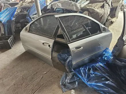 Двери на мерседес W211 за 30 000 тг. в Шымкент