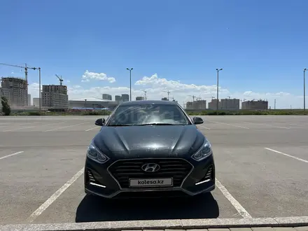 Hyundai Sonata 2019 года за 9 100 000 тг. в Астана – фото 2
