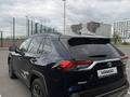 Toyota RAV4 2023 года за 15 500 000 тг. в Астана – фото 2