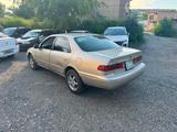 Toyota Camry 2000 годаүшін2 650 000 тг. в Усть-Каменогорск – фото 4