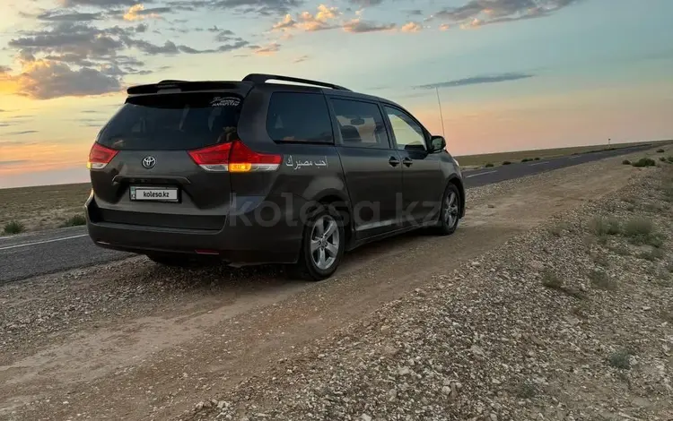 Toyota Sienna 2014 года за 8 000 000 тг. в Жанаозен