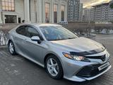 Toyota Camry 2018 года за 10 500 000 тг. в Атырау – фото 3