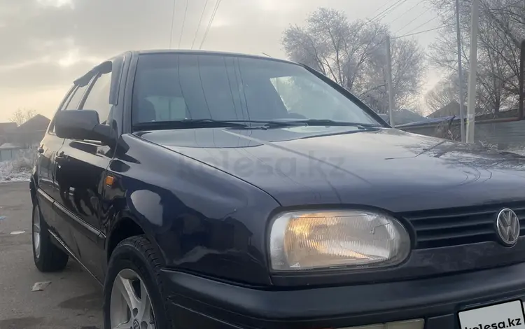 Volkswagen Golf 1995 года за 1 300 000 тг. в Алматы