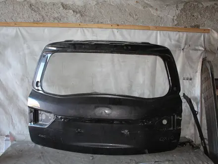 Крышка багажника infiniti Qx80 за 1 000 тг. в Караганда