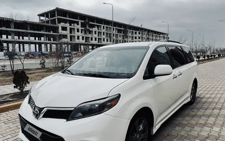 Toyota Sienna 2015 годаfor10 200 000 тг. в Актау