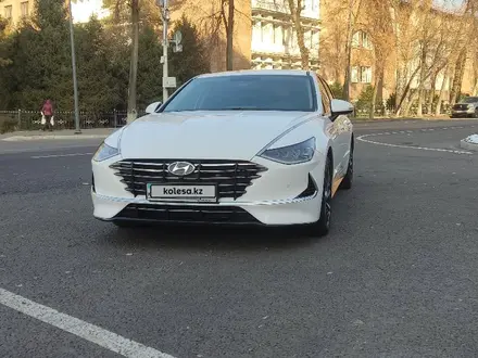 Hyundai Sonata 2023 года за 14 200 000 тг. в Алматы – фото 2