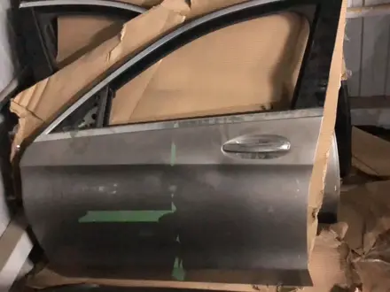 Передние двери на Мерседес C class W 205 за 1 000 тг. в Алматы – фото 2