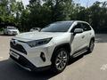Toyota RAV4 2021 года за 17 000 000 тг. в Алматы