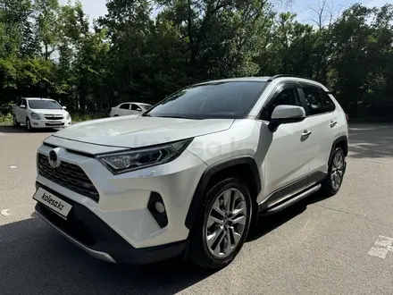 Toyota RAV4 2021 года за 17 000 000 тг. в Алматы