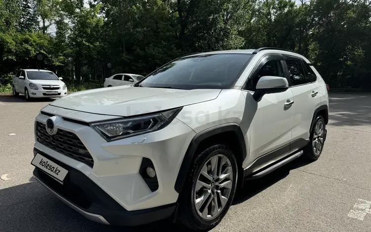 Toyota RAV4 2021 года за 17 000 000 тг. в Алматы