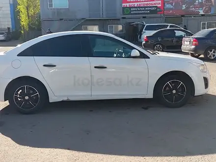 Chevrolet Cruze 2014 года за 4 000 000 тг. в Астана – фото 2