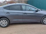 Hyundai Elantra 2019 года за 8 000 000 тг. в Уральск – фото 2