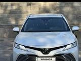 Toyota Camry 2020 года за 13 600 000 тг. в Семей