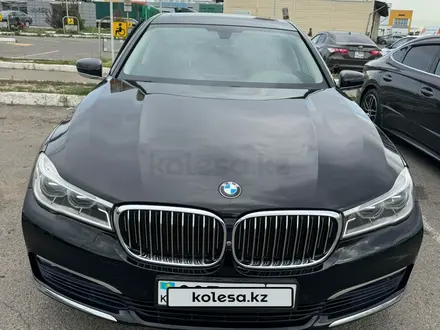 BMW 750 2017 года за 29 990 000 тг. в Актобе – фото 21